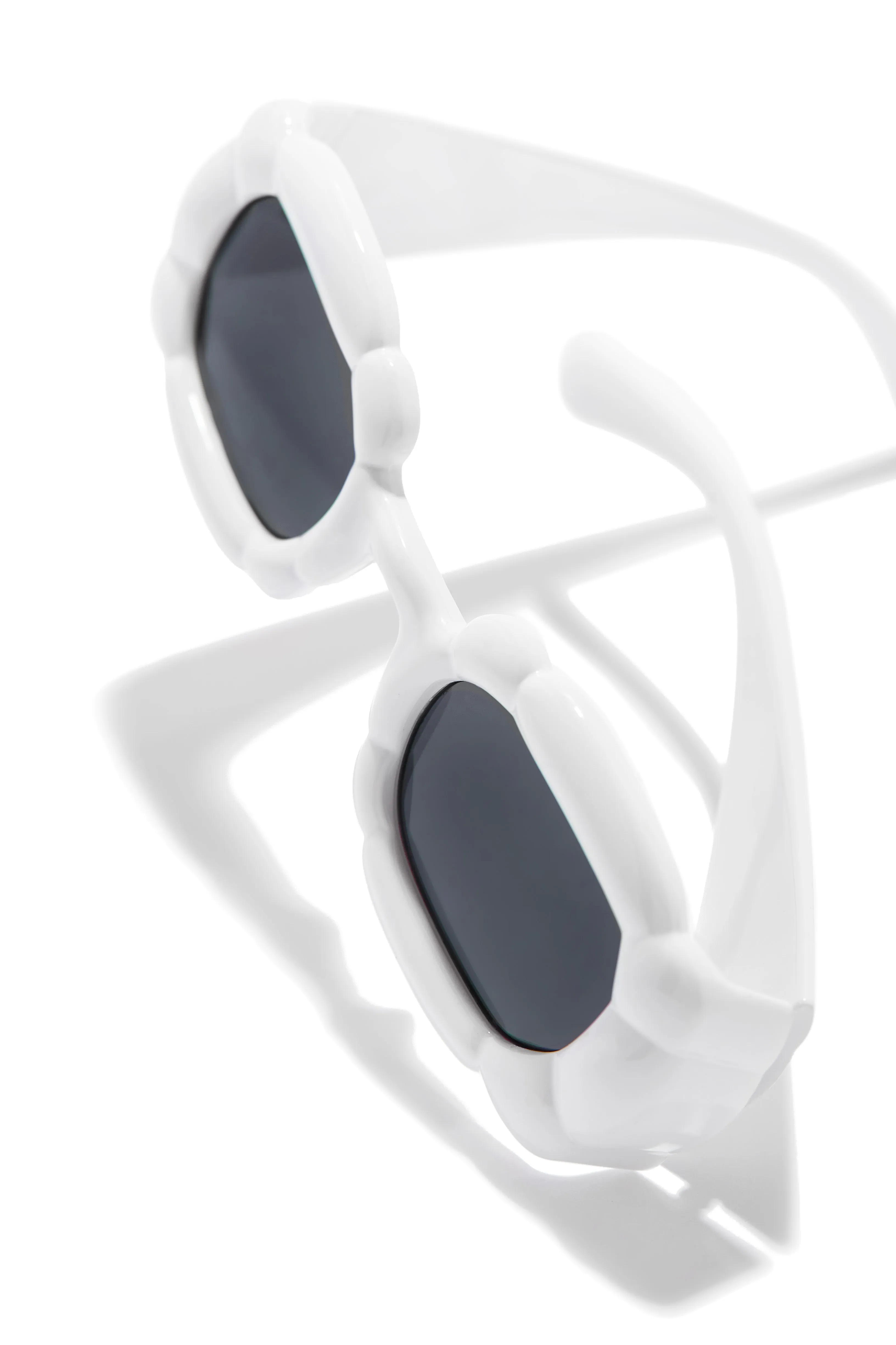 Pure Honey Unique Standout Frame Sunglasses - White